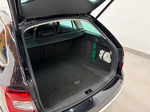 Skoda Octavia Scout 4 of 23