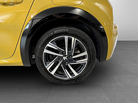 Peugeot e-208 14 of 15