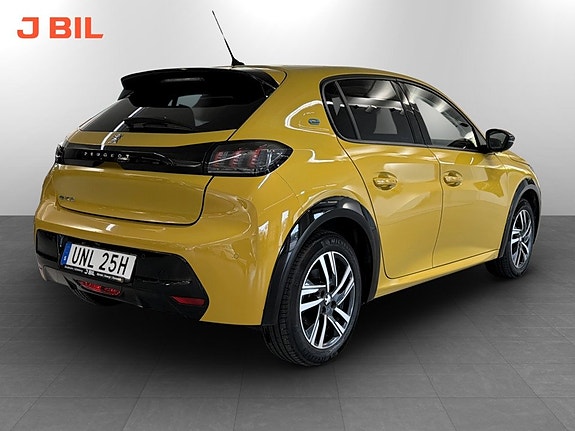 Peugeot e-208 3 of 15
