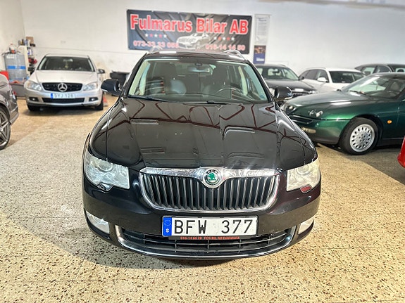 Skoda Superb 2 of 11