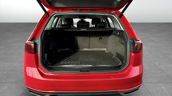 Volkswagen Passat 12 of 13