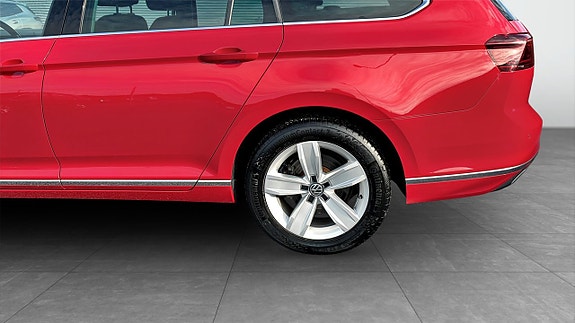 Volkswagen Passat 6 of 13