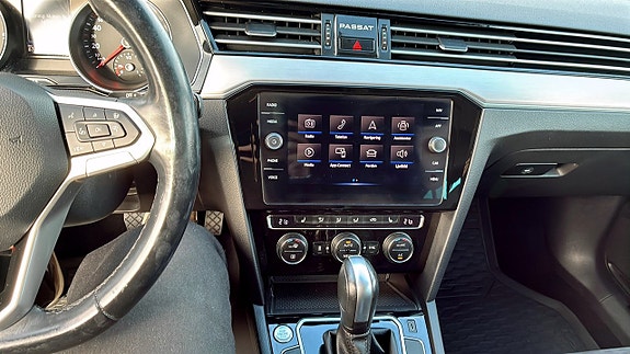 Volkswagen Passat 9 of 13