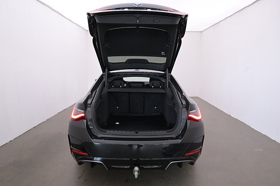 BMW i4 23 of 27