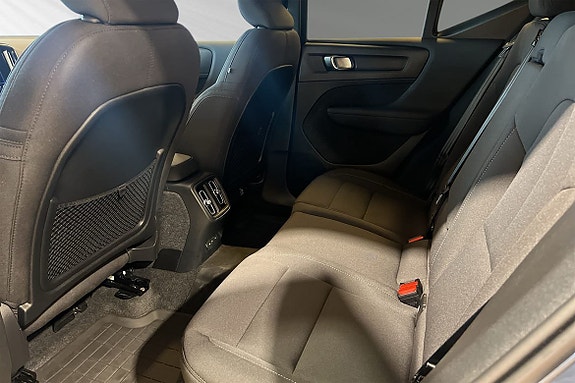 Volvo EX40 8 of 21