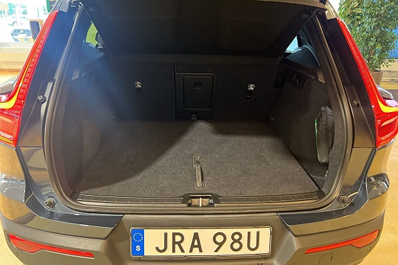 Volvo EX40 13 of 21