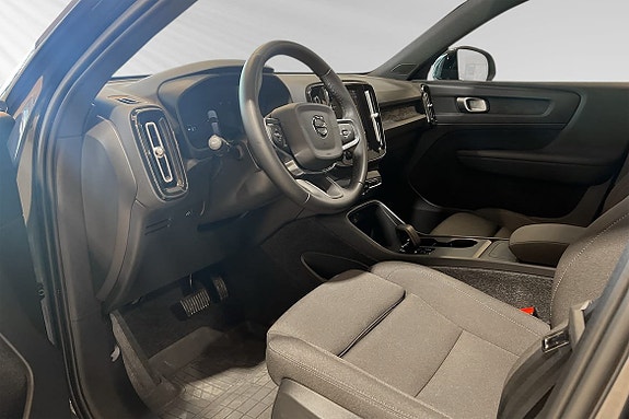 Volvo EX40 7 of 21