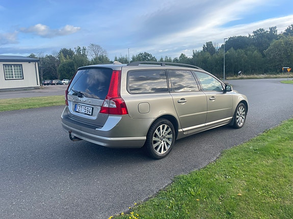 Volvo V70 3 of 9
