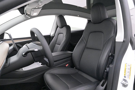 Tesla Model Y 9 of 27