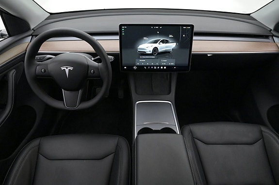 Tesla Model Y 6 of 27