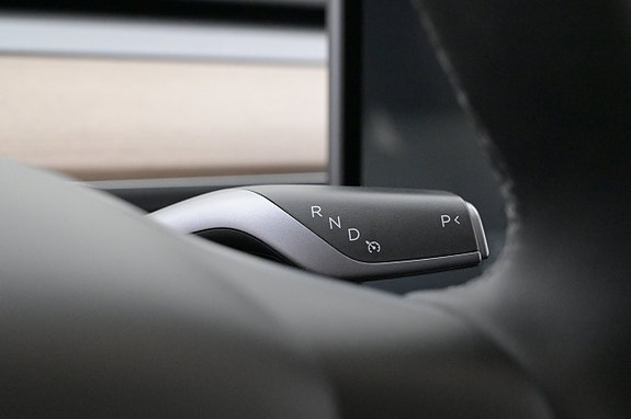 Tesla Model Y 8 of 27