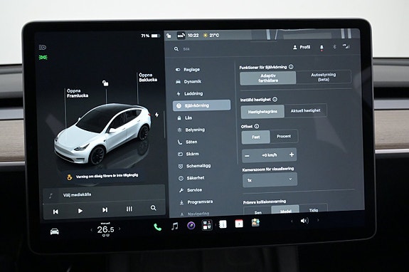 Tesla Model Y 14 of 27