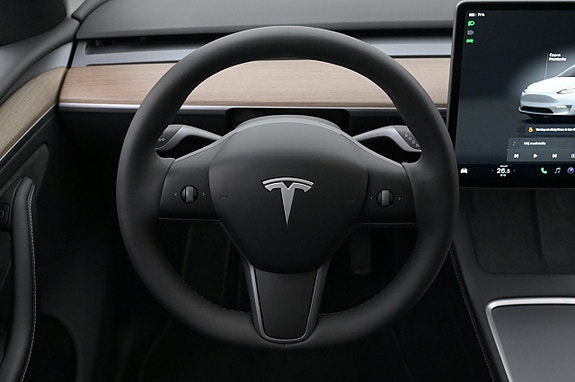Tesla Model Y 7 of 27