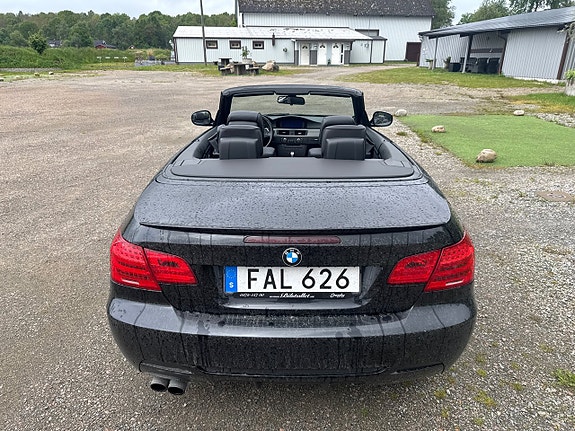 BMW 325i 16 of 24