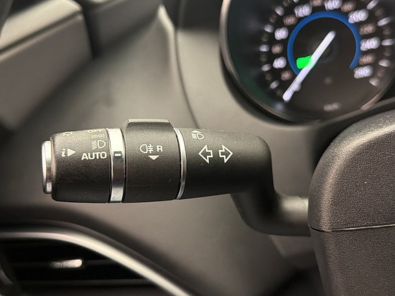 Jaguar XE 21 of 28