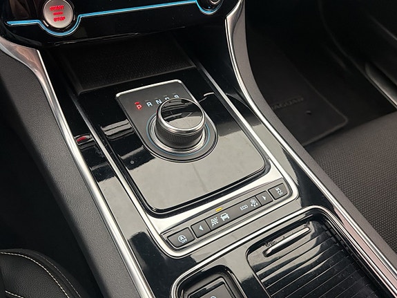 Jaguar XE 17 of 28