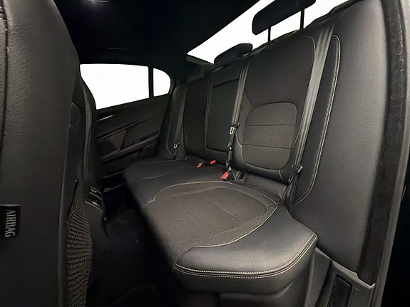 Jaguar XE 10 of 28