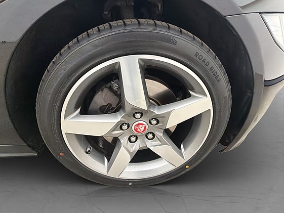 Jaguar XE 28 of 28