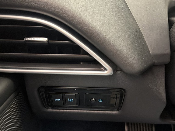 Jaguar XE 22 of 28