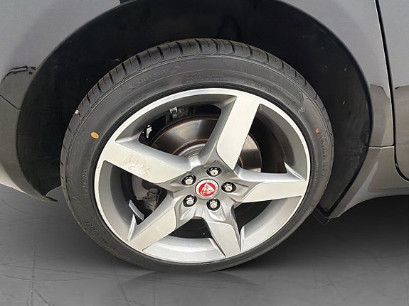 Jaguar XE 27 of 28