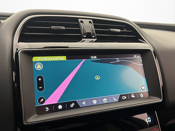 Jaguar XE 15 of 28