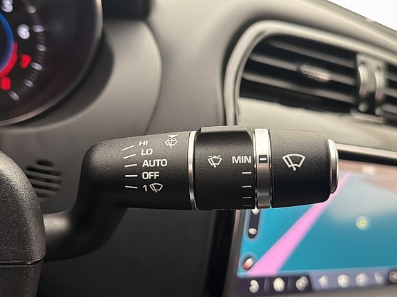 Jaguar XE 20 of 28