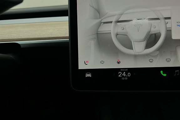 Tesla Model 3 19 of 26