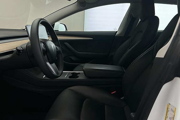Tesla Model 3 9 of 26