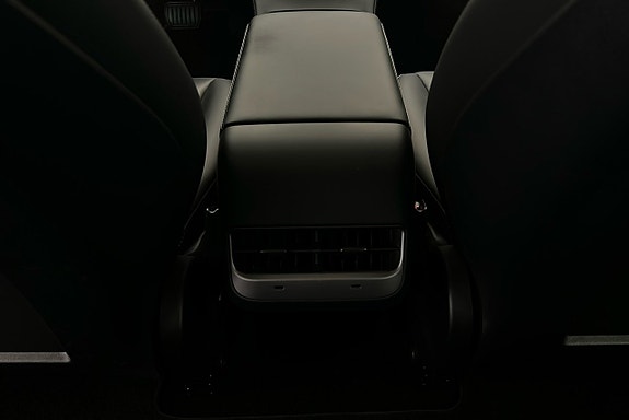 Tesla Model 3 23 of 26