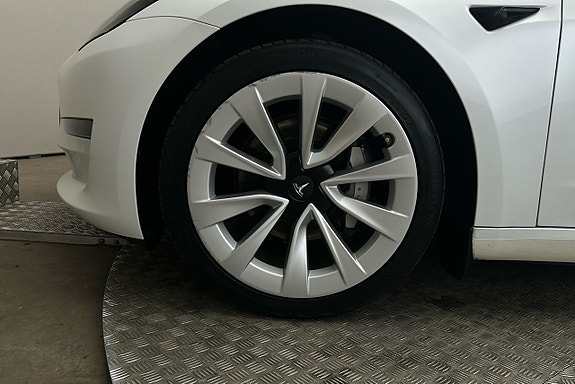 Tesla Model 3 11 of 26