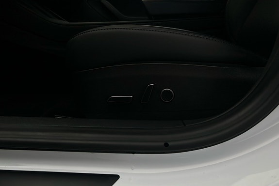 Tesla Model 3 16 of 26