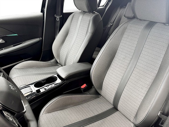 Peugeot 208 5 of 16