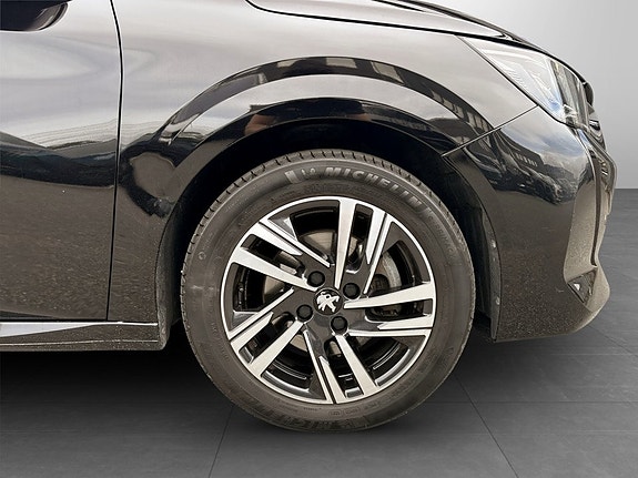 Peugeot 208 15 of 16