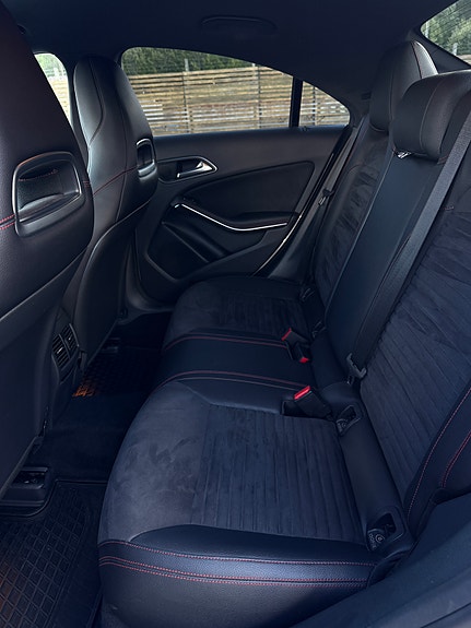 Mercedes-Benz CLA220 9 of 13