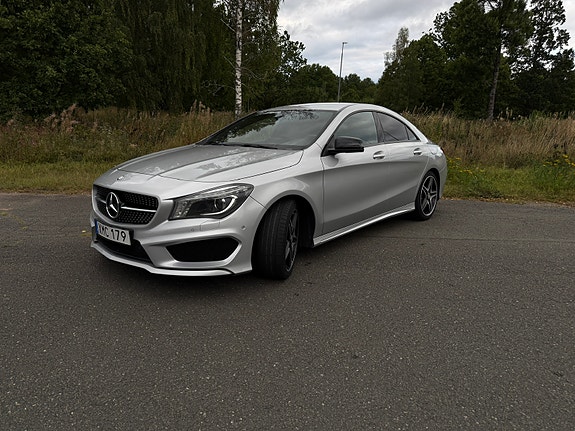 Mercedes-Benz CLA220 2 of 13