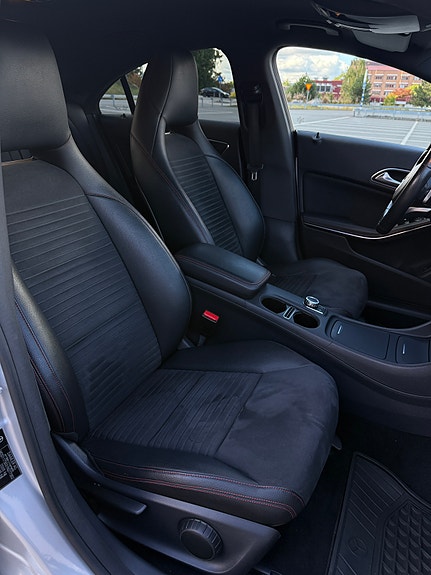 Mercedes-Benz CLA220 8 of 13