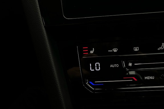 Volkswagen Passat 19 of 27