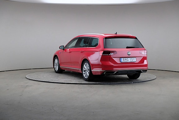 Volkswagen Passat 2 of 27