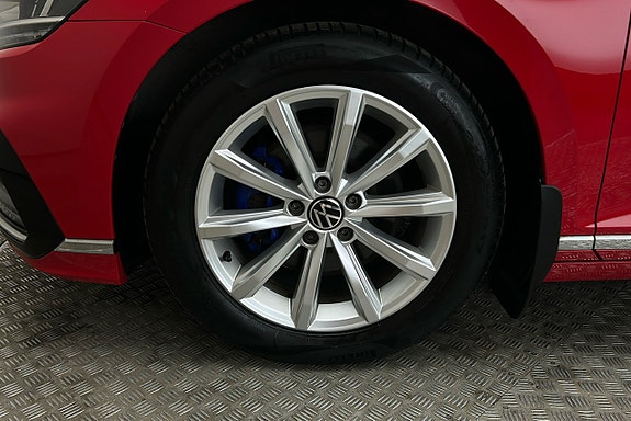 Volkswagen Passat 12 of 27