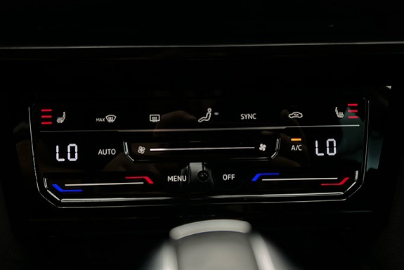 Volkswagen Passat 18 of 27