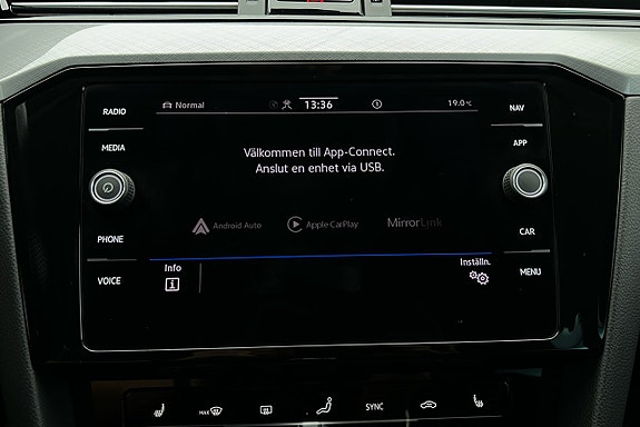 Volkswagen Passat 27 of 27