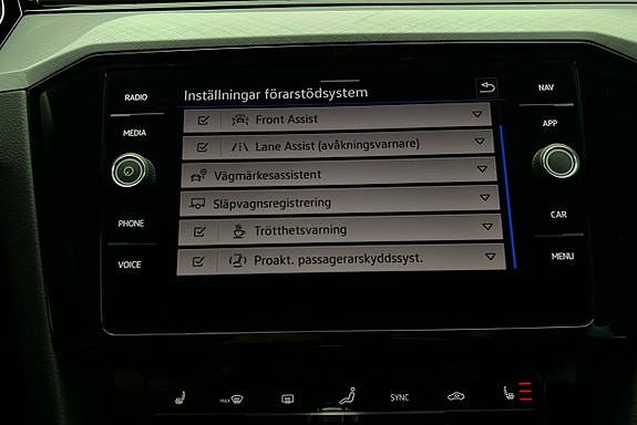 Volkswagen Passat 23 of 27