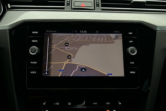 Volkswagen Passat 8 of 27