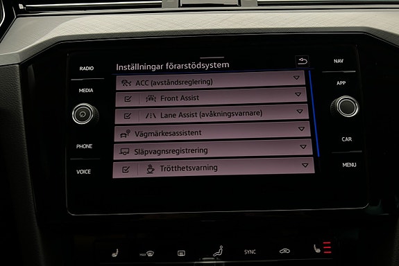Volkswagen Passat 22 of 27