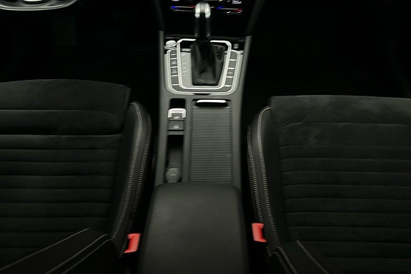 Volkswagen Passat 9 of 27