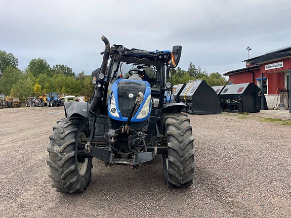 Nu demonteras New Holland T6.180 4 of 4