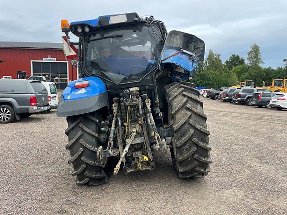 Nu demonteras New Holland T6.180 3 of 4
