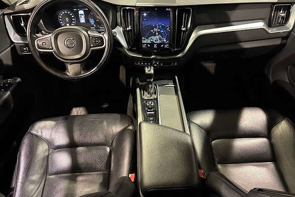 Volvo XC60 11 of 17