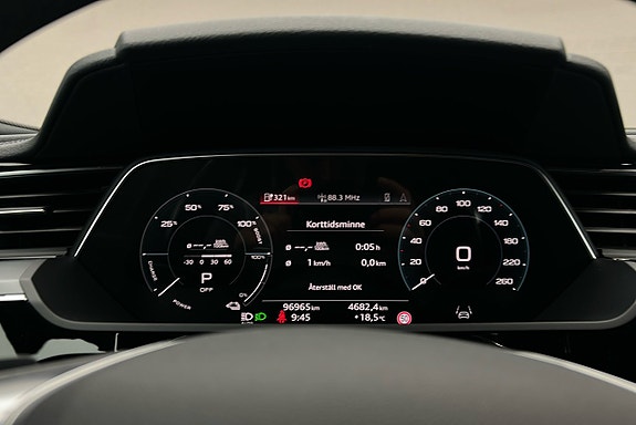 Audi e-tron 7 of 26