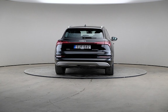 Audi e-tron 5 of 26